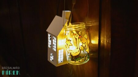 Több száz lámpás fénye világította meg a Hősök terét Márton napján Bácsalmáson