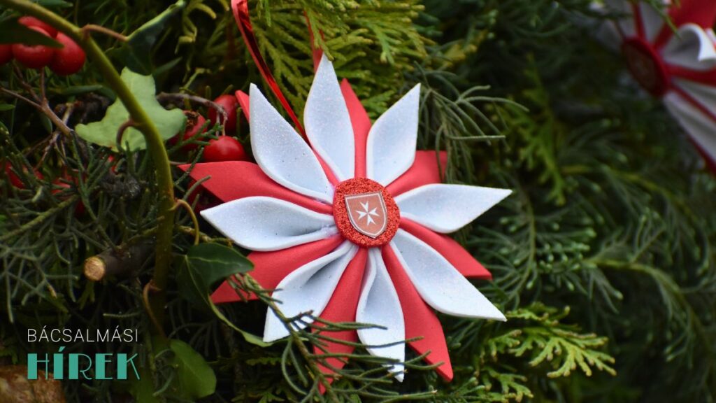 Videón az első adventi gyertya meggyújtása